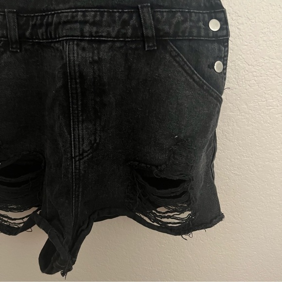 Wild Honey Black Distressed Shorts Overalls Size: M - Picture 5 of 8